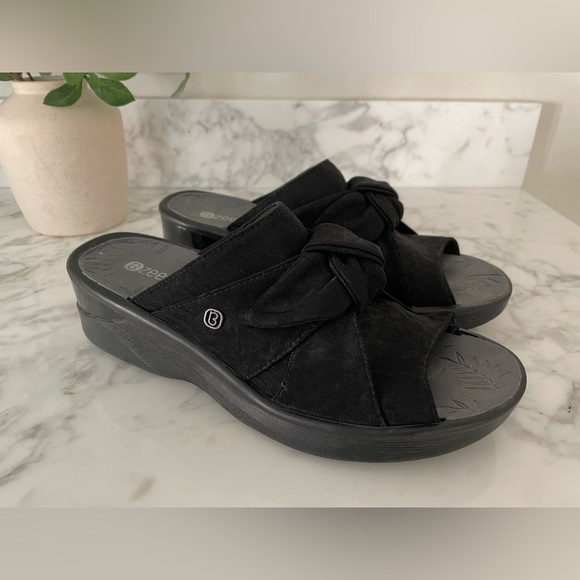 Bzees One Band Slip-On Sandals Smile Size 10 Black Wedge - Picture 4 of 8